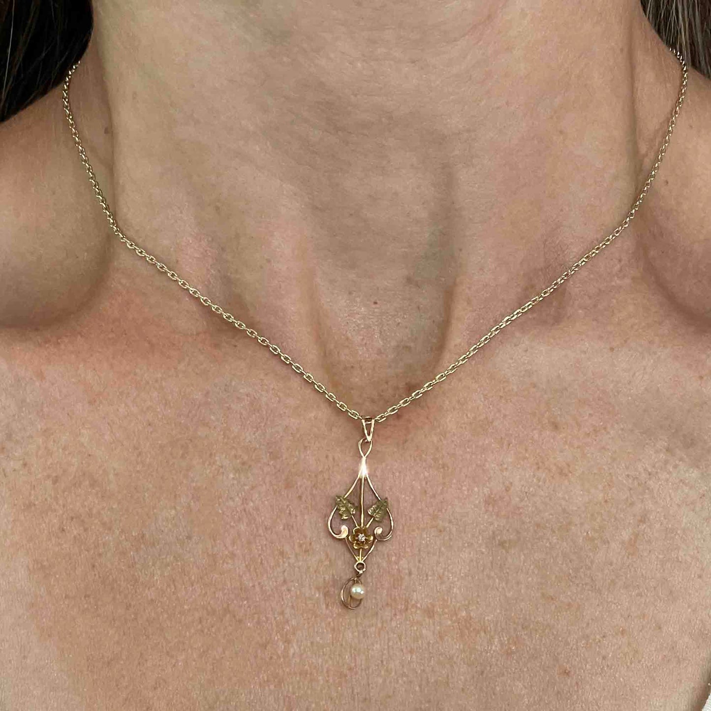 10K Gold Leaf Diamond Pearl Lavalier Pendant Necklace