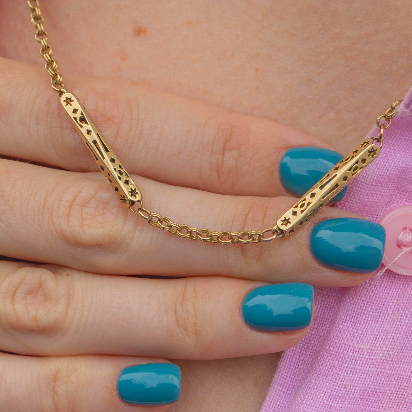 18 Antique 9ct Gold Pierced Star Link Chain, 8G